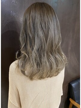 フークフーク(HOEK HOEK) 大人な海外ヘア全体ハイライト×グラデーション@miho_hk92 30代