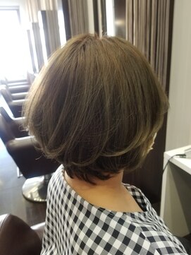 ラボア(La'BOA) 前下がりボブ