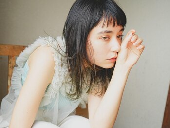 リルバイグラッド(Lill by glad)の写真/《LiLL/飾磨》その艶・質感に誰もが目が奪われる…思わず触れたくなるようなナチュラル質感ストレートに。 