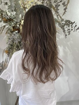 ベルム(Belme) 大人可愛いプラチナグレージュハイライトセミロングウルフ