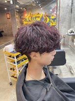 カーニー 上野(kearny)&nbsp;波巻きスパイラルパーマ/メンズカラー/暖色