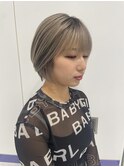 ショートボブ×ハイトーン