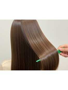 全国でもごく僅かのノンダメージ認定サロンが叶える、従来の縮毛矯正とは違う《傷ませない縮毛矯正》