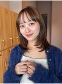 似合わせカット　ミディアムレイヤーカット　内巻き　ブラウン