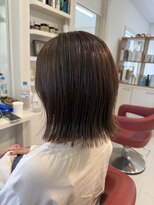ユーアンドアイ(you & i)&nbsp;切りっぱなしボブ×ベージュカラー｜さりげない外はねで軽やかに
