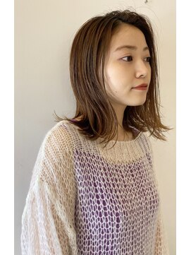 バズ(BUZZ) ナチュラルに外ハネストレート【BUZZ秋山】