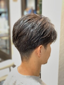 オムヘアーバイグルーマーズ(HOMME HAIR by GROOMER/S) 前下がり刈り上げショート・Hommehair2nd櫻井