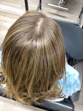 ヴィフ 大船(VIF) 白髪ぼかしハイライト/レイヤーカット/白髪/グレージュ/ベージュ