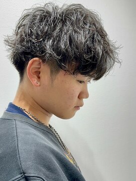 ニアウ 太田店(Niau) ツイストスパイラルパーマセンターパートツーブロック刈り上げ