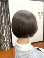 ボナセーラ ヴィーア(Buonasera via) ショートボブ　グラデーションボブ　グレージュ　アッシュ