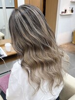 リングバイモアムー(Ring by Moremuu)&nbsp;issy バレイヤージュ