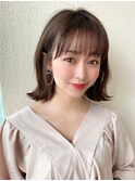 韓国風レイヤー/外ハネくびれ/ミディアムレイヤー/ぱっつん前髪 