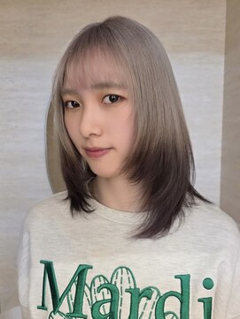 ソレイユトウキョウシブヤ(SOLEIL TOKYO shibuya) ミディアムレイヤーシャギーレイヤーブリーチグレージュ裾カラー