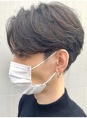 毛流れセンターパートニュアンスパーマビジネスヘア刈り上げ黒髪