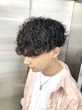 ラヴィズム 名駅店(LUVISM) メンズマッシュセンターパートツイスパ波巻き刈り上げツーブロ