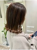 ミディアム くびれ 外ハネ 切りっぱなし