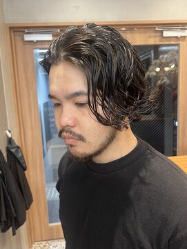 エリマバイフィフス 調布(elima by fifth) ラフな質感が◎スパイラルパーマ×センターパート