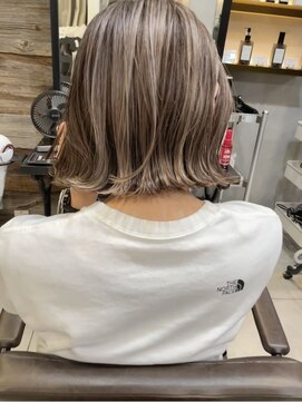 トルネード(TORNADO) 外国人風ボブ外ハネハイライト アッシュベージュ t1121