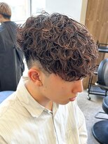 スペインカールスパイラルパーマツイストパーマフェード短髪