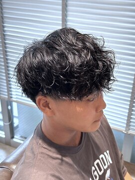 ノイセル(Noisyle) MEN’S HAIR/波巻ツイストスパイラル/フェザーパーマ/北堀江O