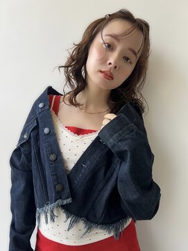 ラシェンテ 旧居留地(La Sente) 透け感ブラウンのゆるウェーブミディ