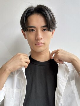 トルネード(TORNADO) 色気ある毛流れフェザーパーマアップバングビジネスシーンt1010