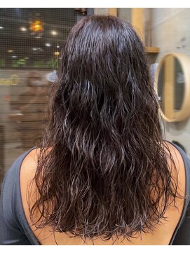 ナループロアオハナ(Nalu pu loa ohana) ロングパーマ緩めパーマウェーブパーマ