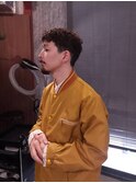 海外風のコンパクトなパーマショートスタイル