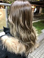 ラウンジ ヘアアンドグルーミング(Lounge HAIR&GROOMING) ミルクティーベージュ。