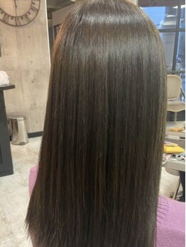 ヘアーズ ベリー 塚口店(hairs BERRY)の写真/【カット＋縮毛矯正＋トリートメント¥9900★】指通りなめらかなツヤツヤストレートに♪