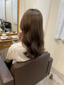 シェノン 西梅田(CHAINON) グレーベージュ/レイヤーロング/黒髪/前髪パーマ