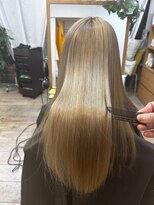 プシュケ(PSYCHE)&nbsp;大人可愛い透明感艶感ワンカラーベージュ×抜きっぱなしブロンド