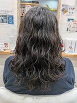 アカラ(AKALA)&nbsp;ふんわり立体感のあるパーマスタイル