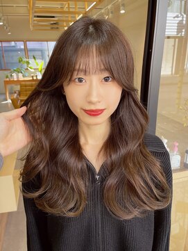 クシェル(kuschel) ミディアムレイヤーカットx大人ガーリーx韓国巻きダークアッシュ