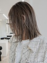 スーク(Suq.)&nbsp;ハイライトカラー×白髪ぼかし×ミディアムストレート