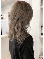 キャアリー(Caary)&nbsp;福山市イルミナカラー人気Caaryハイライトホワイトグレージュ