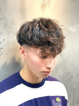 ワールドシップコウベ(WORLD SHIP KOBE) 外国人風パーマ