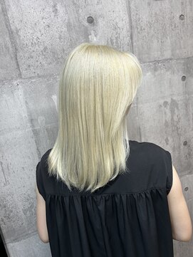 ピリオド 赤坂(Period.) ミディアムヘアーホワイトブロンド髪質改善赤坂見附