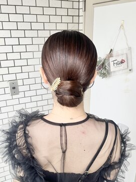 フェリーチェ(Felice) シニヨン タイトヘア 金箔  参列ヘア お呼ばれヘア 和装ヘア