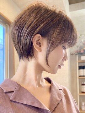 耳掛けショート×明るい白髪染め