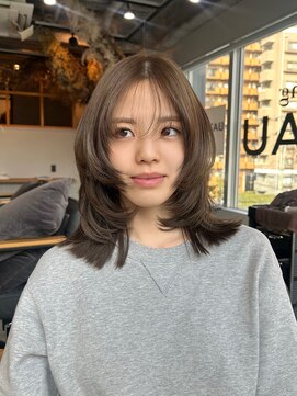 バトー バイ トリコ 船橋北口店(BATEAU by tricot) オリーブベージュとミディアムレイヤー