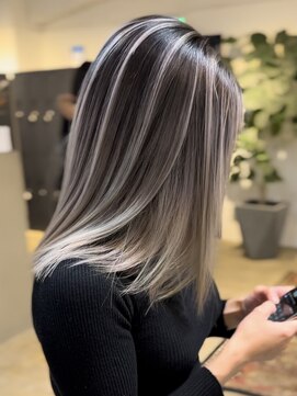 メリー オオサカ(Merly Osaka) 心斎橋/バレイヤージュ/レイヤーカット/海外レイヤー