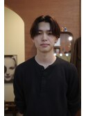 メンズセンターパートニュアンスパーマブラウンカラー韓国ヘア