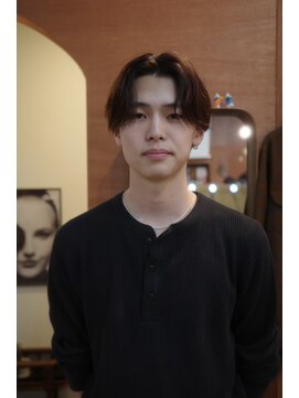 エディ(Edy) メンズセンターパートニュアンスパーマブラウンカラー韓国ヘア