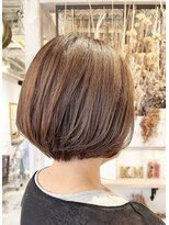 フロール(florun)&nbsp;ハイトーン×襟足スッキリボブ