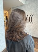 ブラウンカラー×ミディアムレイヤーカット