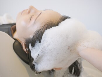 フィデルヘアー(Fidele hair)の写真/頭皮の汚れを落とし、髪も心もリフレッシュ！頭皮から健康的な髪へ導きます。ぜひお試しください。