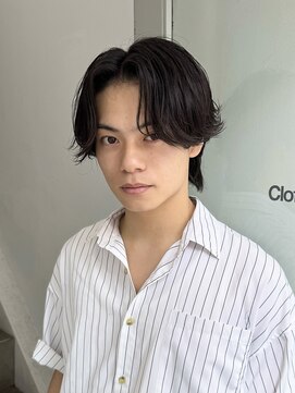 クロト(Clotho) センターパートウルフ/波巻きツイストスパイラルメンズカット