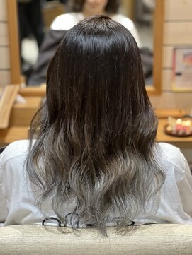 プレイフル(PLAYFUL) グラデーション　グレージュカラースタイル