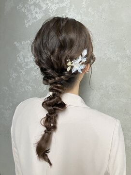 コトナ(kotona) 【編み下ろしヘアアレンジ】低めシニヨンタイトシニヨンカチモリ